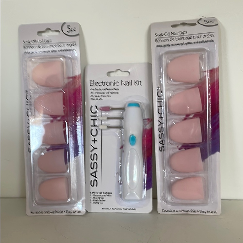Sassy & Chic NIP Electronic Nail Kit with Pink Accessories 10 Soak Off Nail Caps